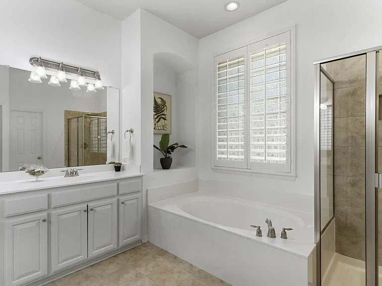 2437 Fawn Meadow Dr — Photo 16