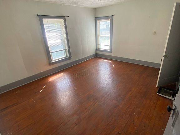 5th image of 610 Pierce Ave APT 2