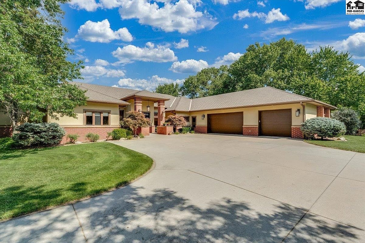 1 Prairie Dunes Dr