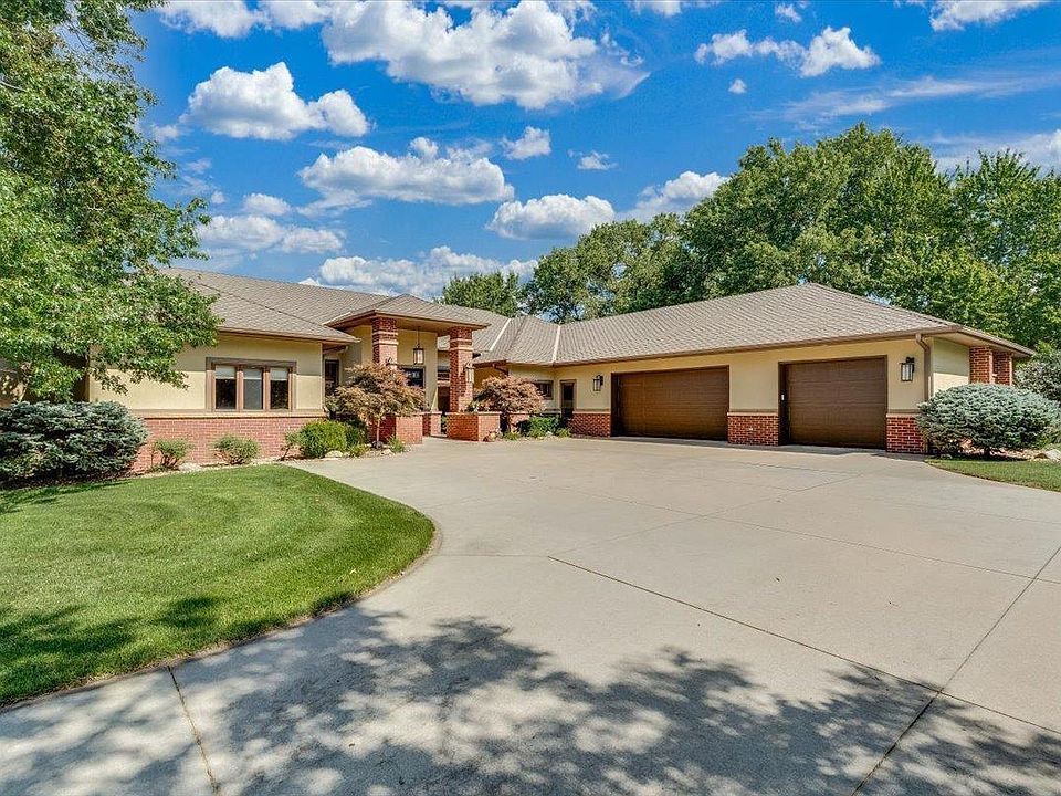 1st image of 1 Prairie Dunes Dr