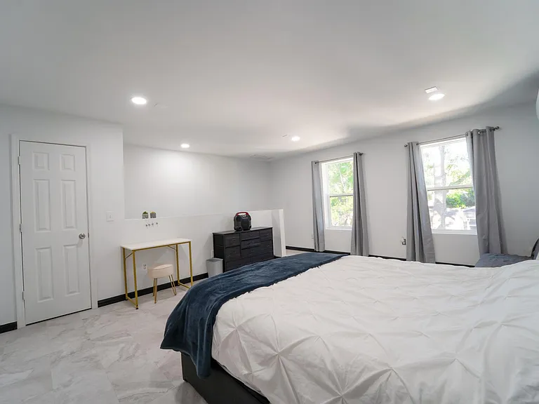 7610 Barry Rd — Photo 9