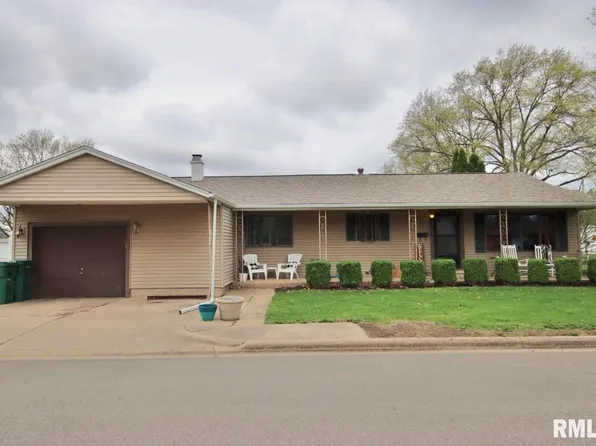 414 S Apple St, Farmington, IL 61531