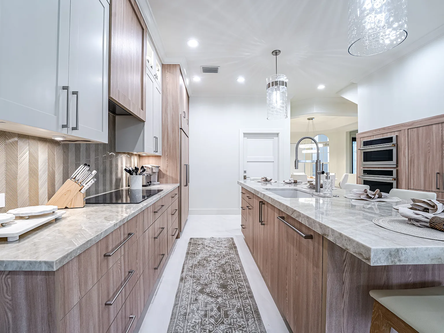 5 bed, 4.5 bath, 5173 sqft, $35,000 — Photo 1