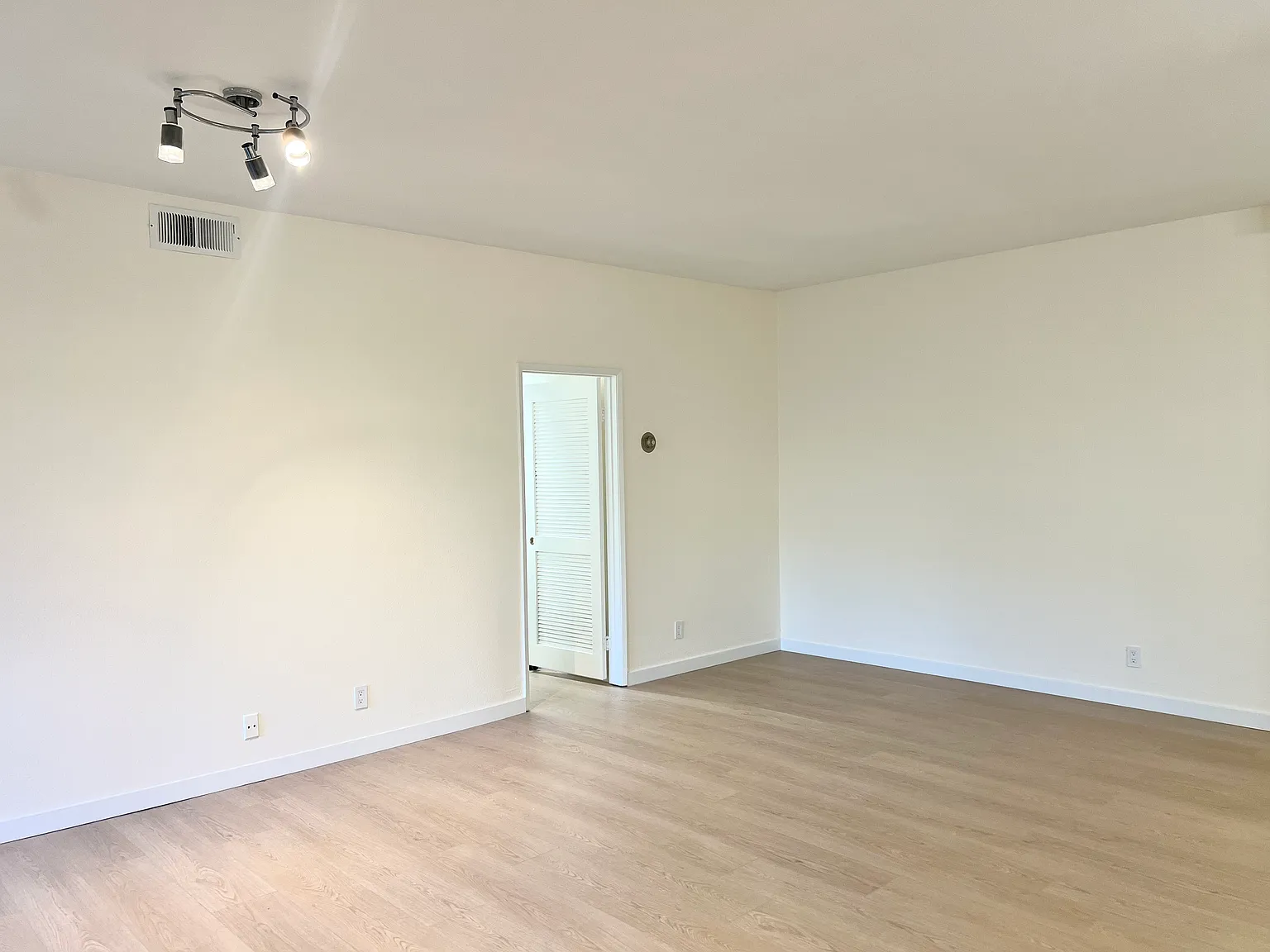 3480 Barham Blvd — Photo 2