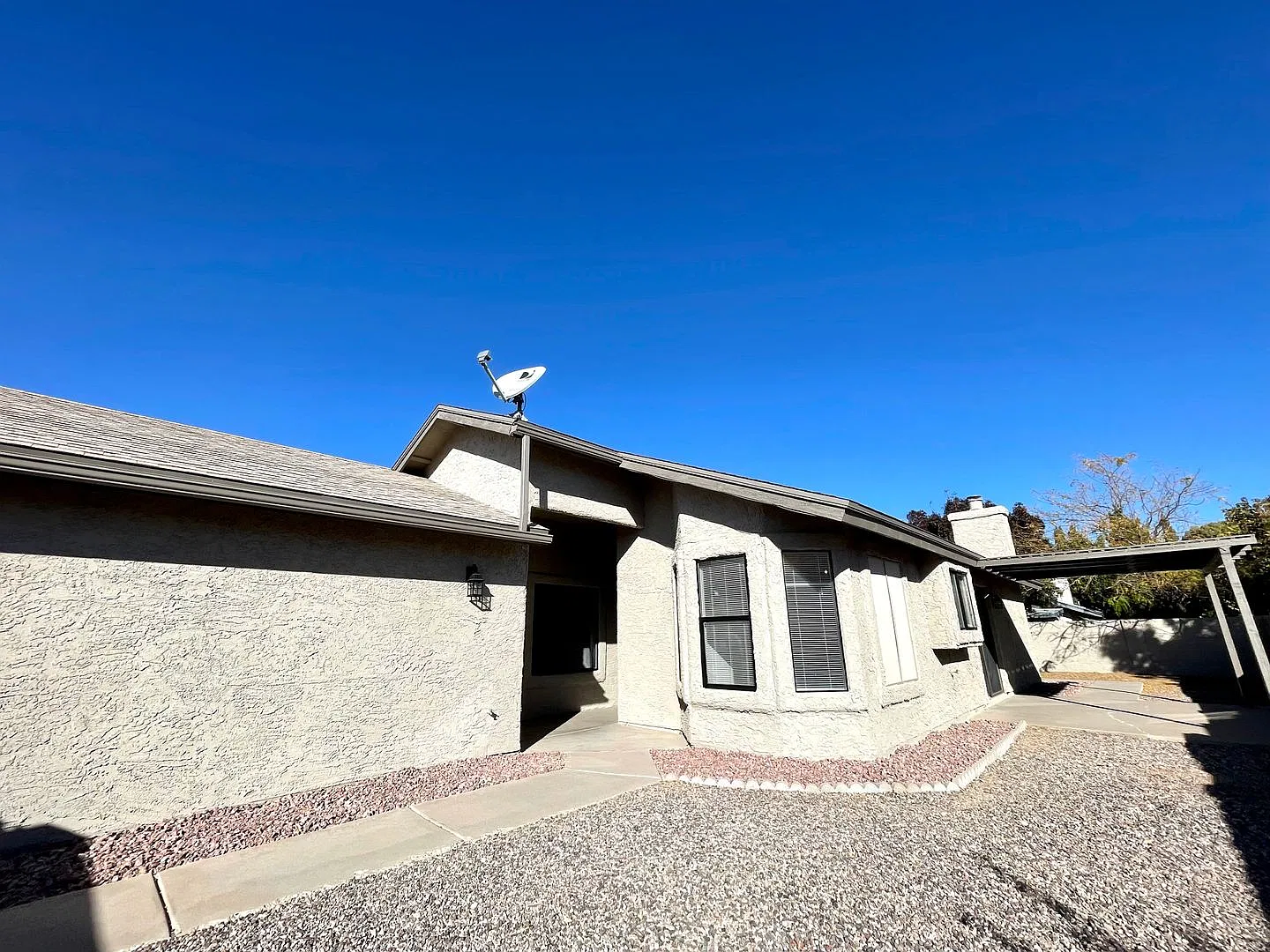 Spacious 2 Bedroom, 2 Bathroom Home Near The Golf Course! — Photo 2