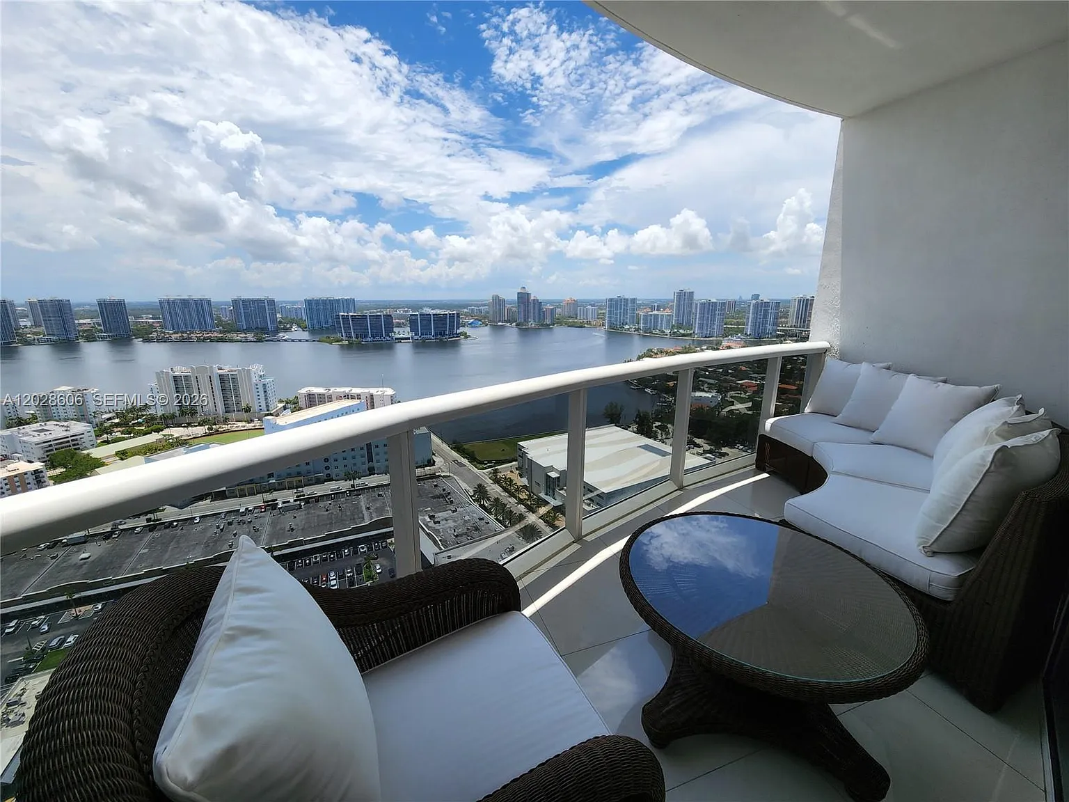 Trump Royale Condo — Photo 4
