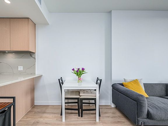 5th image of 567 Clarke Rd #1109