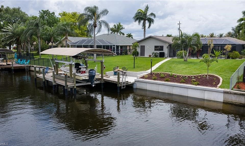 Enjoy SW Florida waterfront living!