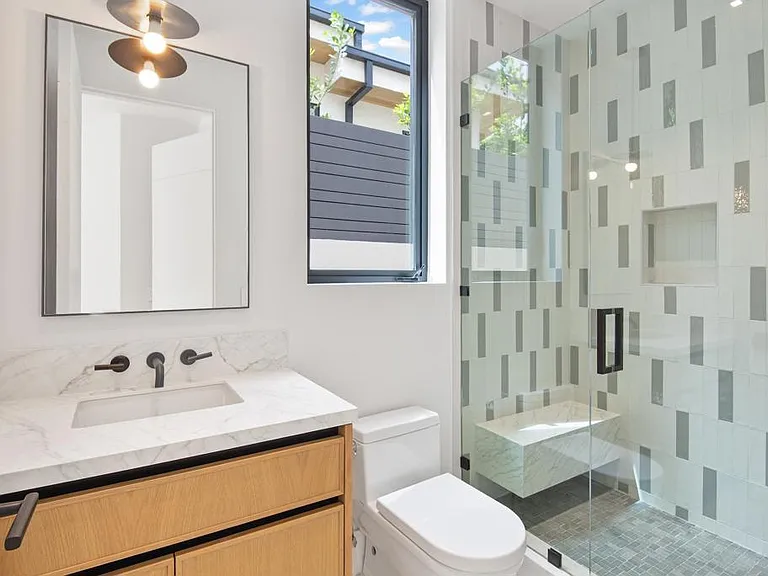 1030 Centinela — Photo 42