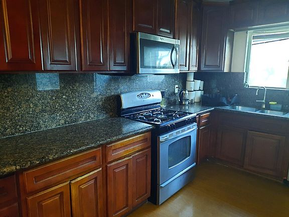 5th image of 248 Eureka Ct