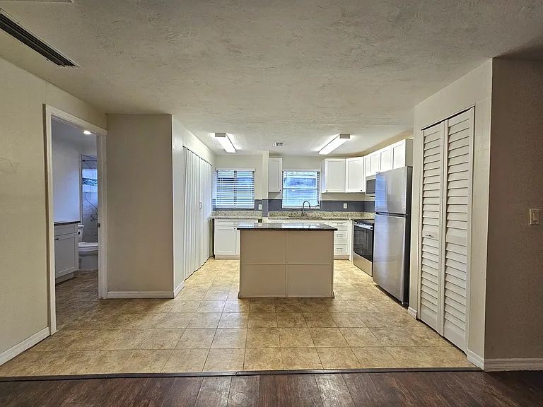 2100 Barker Blvd — Photo 5