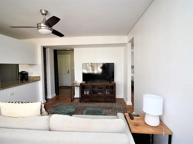 1700 N Elm St #B7 — Photo 11