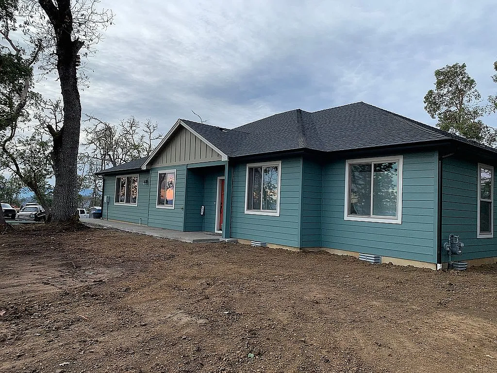 1166 Southridge Way photo 1