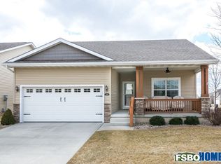 13116 Alpine Dr, Urbandale, IA 50323