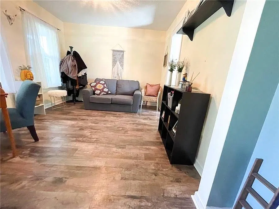3 bed, 3.0 bath, 2032 sqft, $1,995 — Photo 4