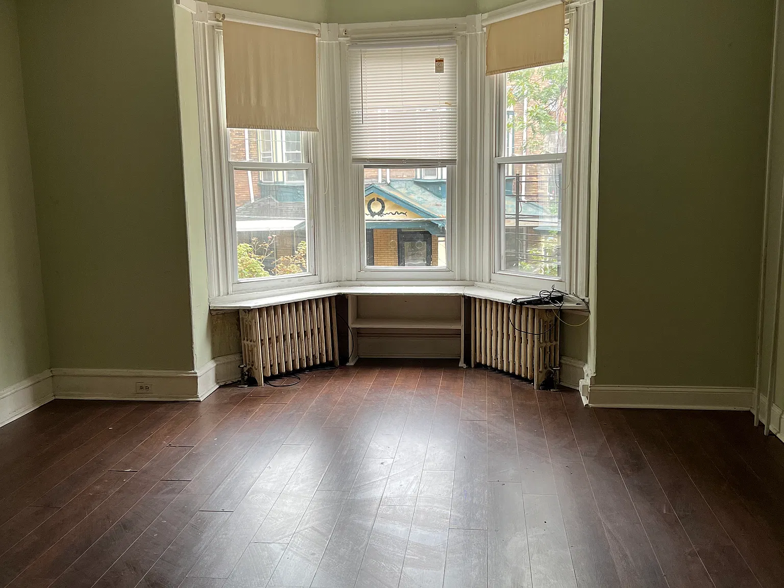 229 Buckingham Pl — Photo 3