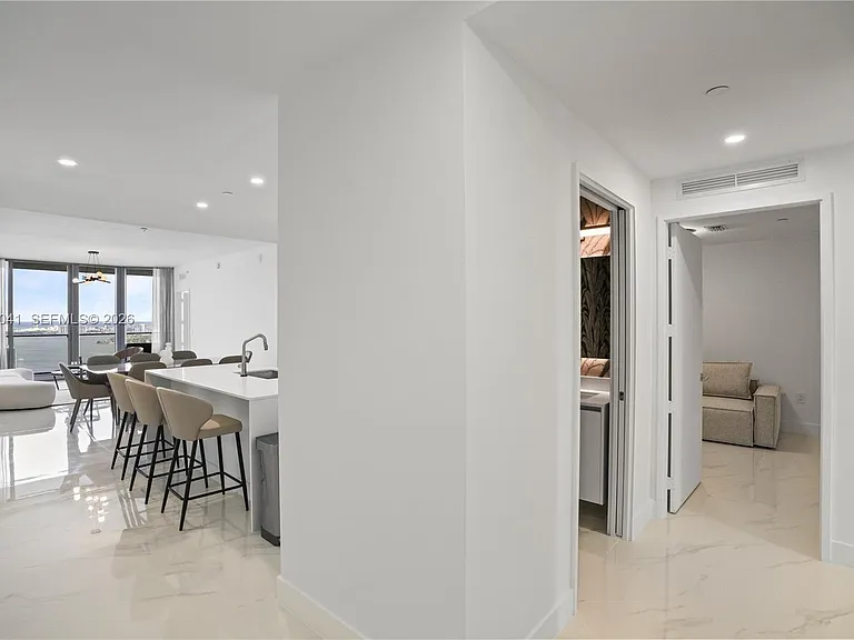 700 NE 24th St #3905 — Photo 11