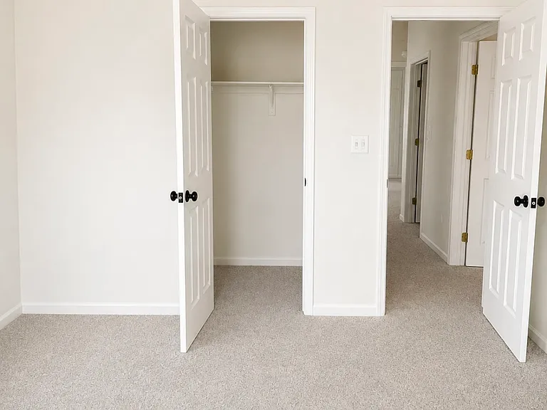 719 Flemish Ct — Photo 13