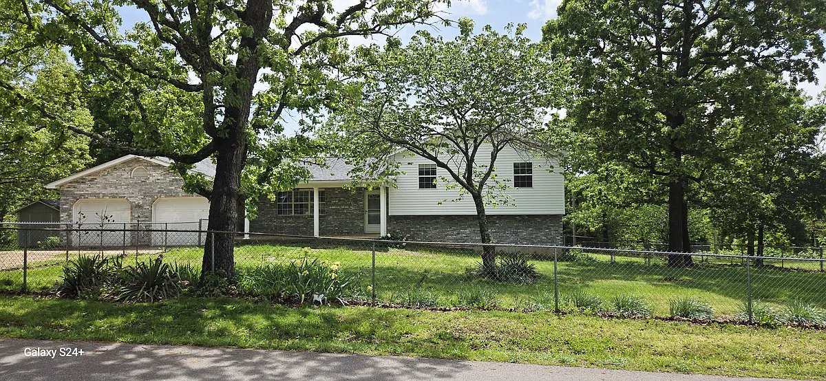 Building Photo - 14020 Howard Ln
