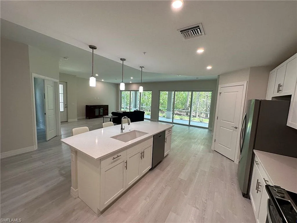 Building Photo - 214 Indies Dr E #101