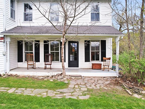 2nd image of 301 Stone Hill Rd