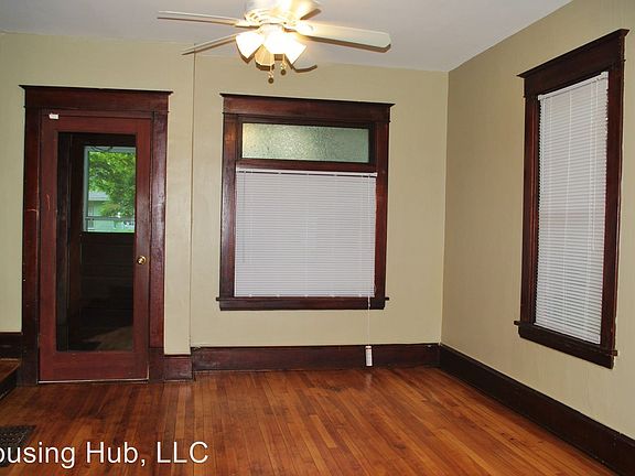 3rd image of 1000 Charles Ave