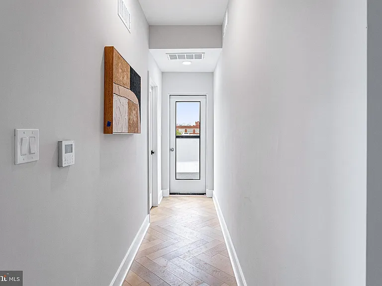 1516 E Capitol St NE — Photo 33