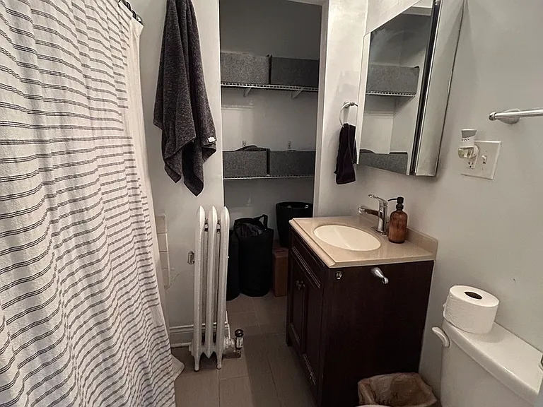639 W Roscoe St #T1 — Photo 5