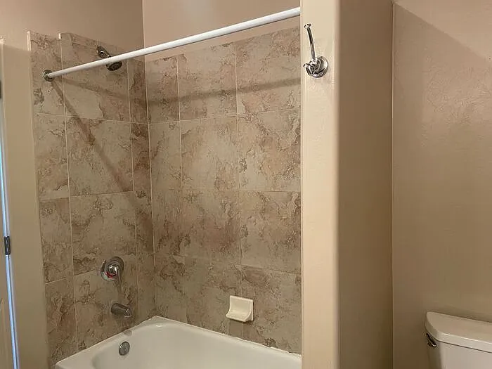 1435 W Kilburn St #2102 — Photo 23
