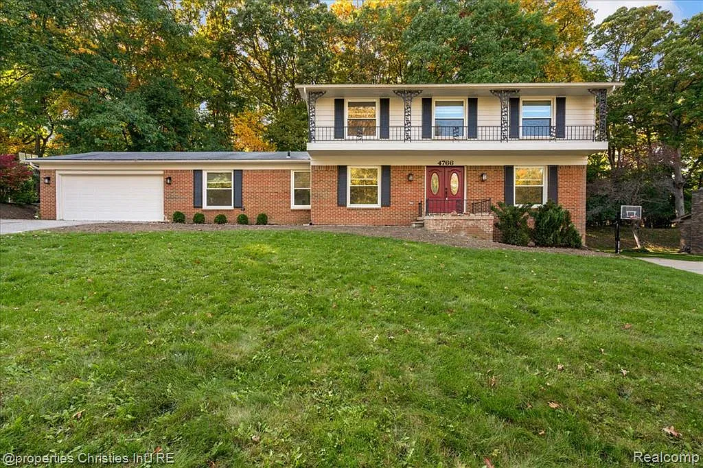 4 bed, 2.5 bath, 3646 sqft, $3,500 — Photo 1