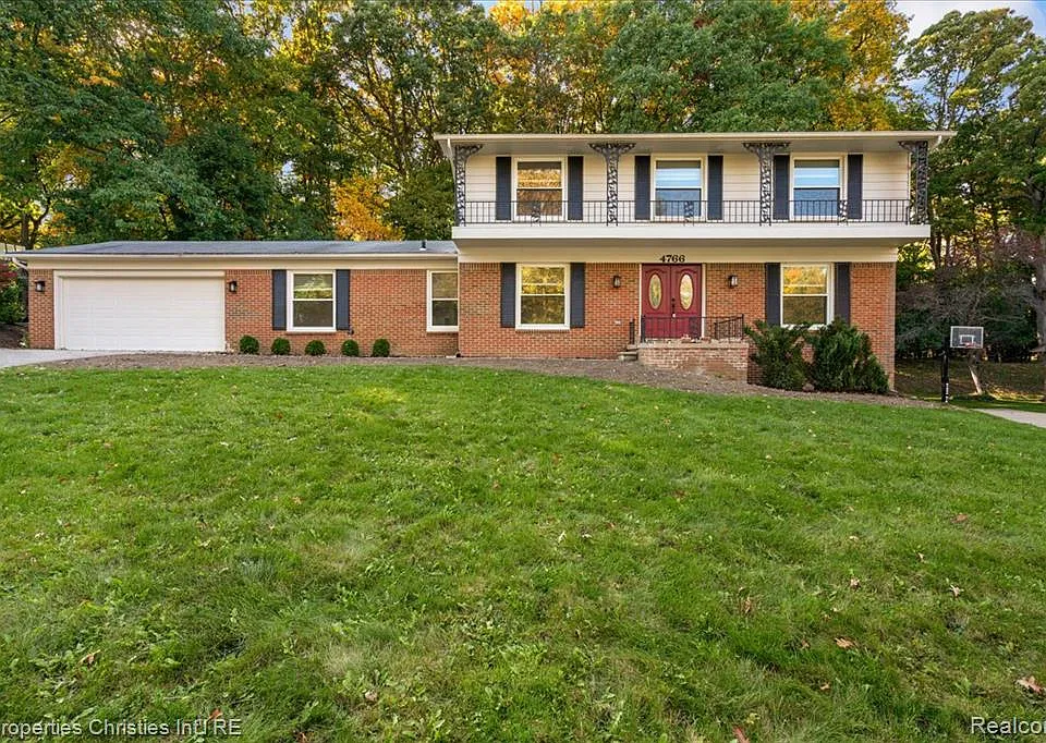 4766 Hardwoods Dr