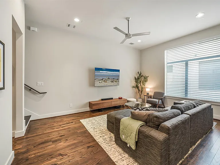 1004 California St #203 — Photo 9