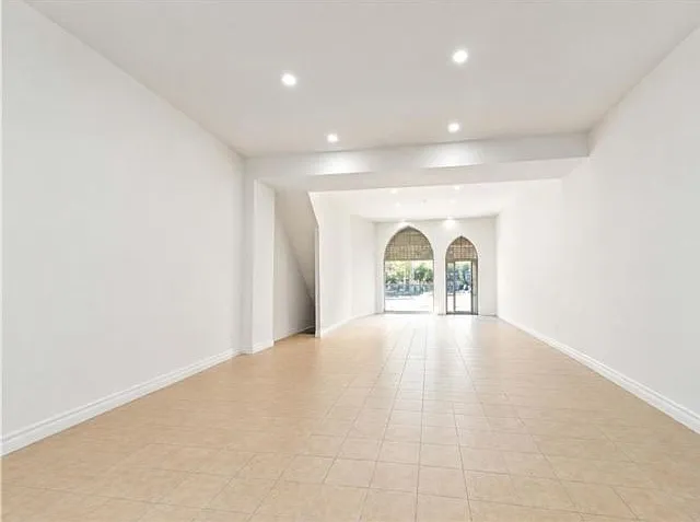 Studio, $6,500 — Photo 4