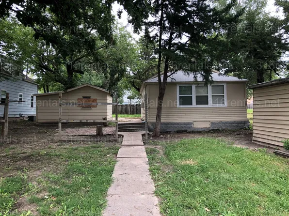 304 SE 5th St, Newton, KS 67114