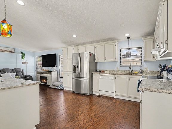 5th image of 784 Lewis Ln.