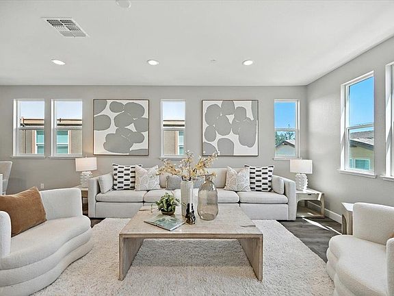 2nd image of 437 Ryan Ter