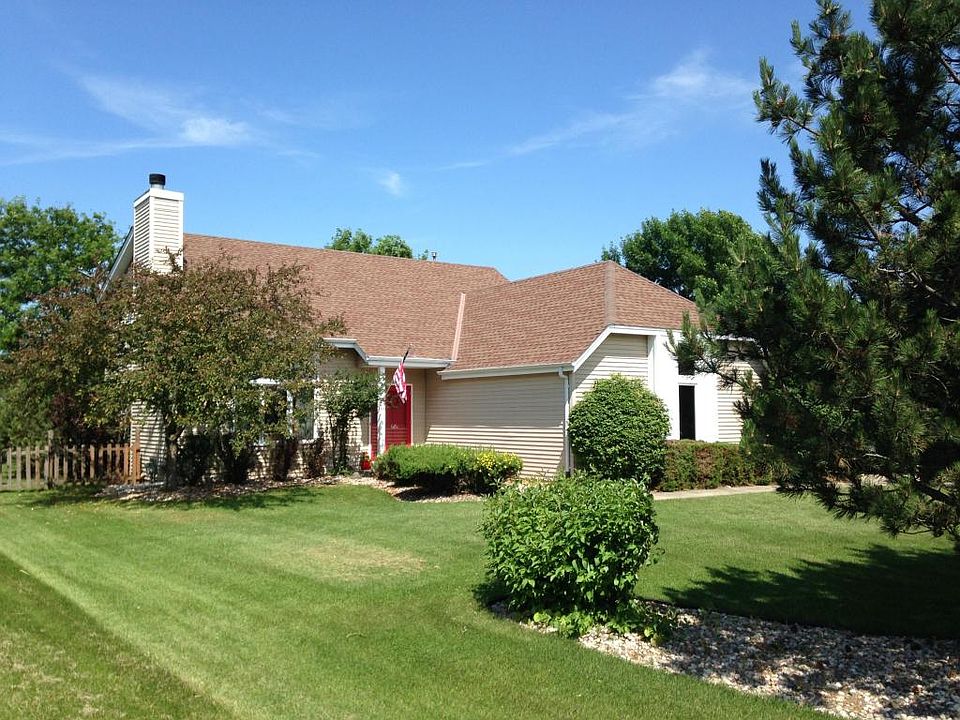 1st image of W233N7529 Highview Dr