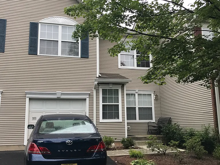 353 Cynthia Ln — Photo 2