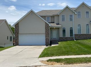 814 N Adams St, Papillion, NE 68046