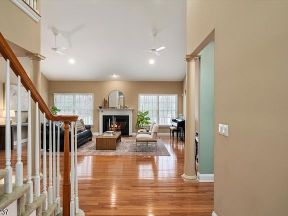 3rd image of 12 Ironwood Rd