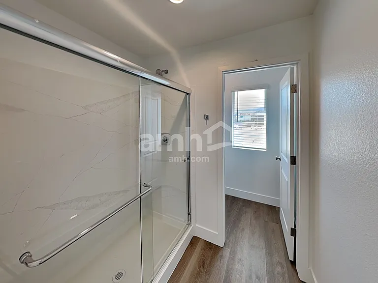 5863 Vaes Dothrak St — Photo 10