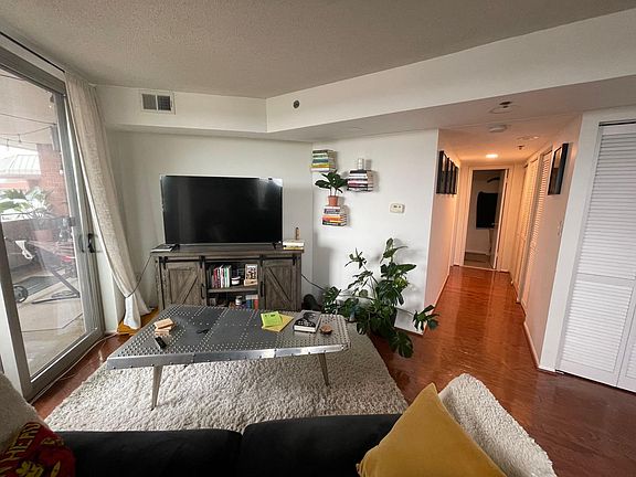 2nd image of 1001 N Vermont St APT 1001