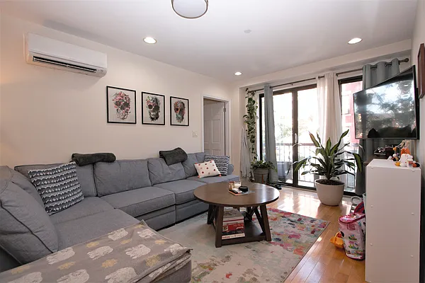 Rented by R New York | media 31