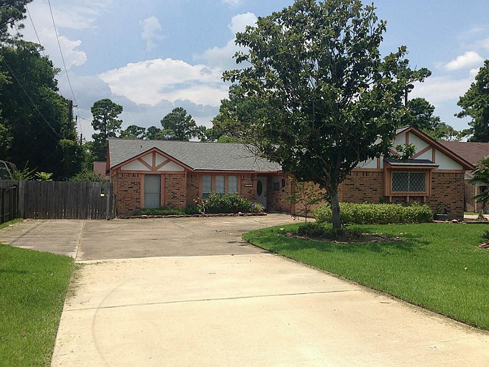 Nestled in a great neighborhood, you'll find this lovely home!