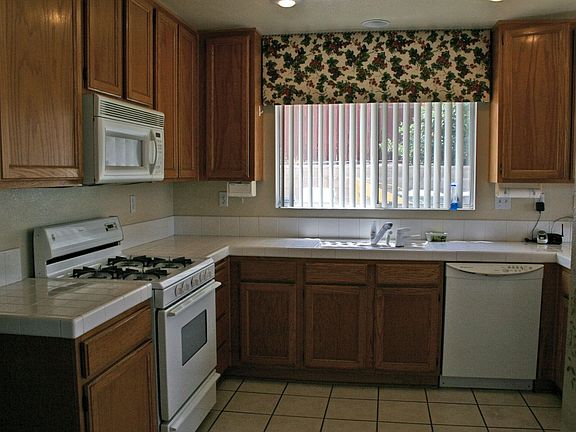 Oak cabinets in Kitchen