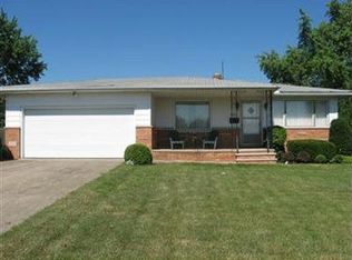 5768 Skyline Dr, Seven Hills, OH 44131