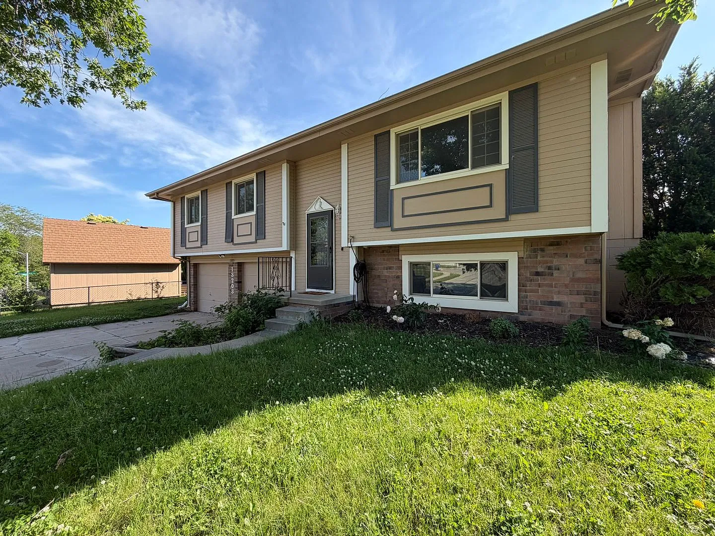 Comfortable Home Close to Offutt Air Force Base — Photo 1