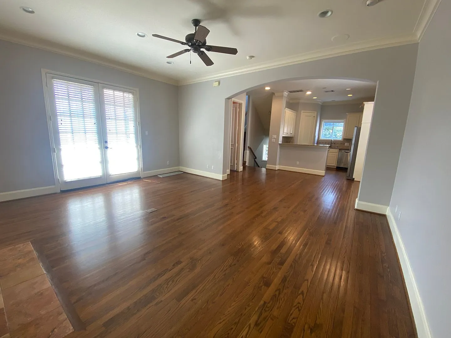 Two Bedroom, 3 level Condo in Oak Lawn — Photo 4
