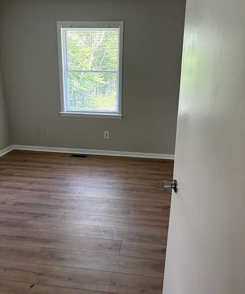 1785 N Maple Rd — Photo 4