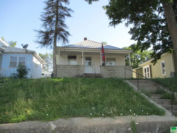 340 E Cedar St, Cherokee, IA 51012